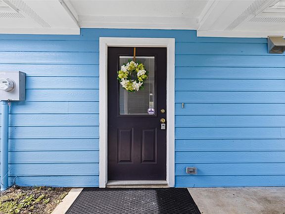 4th image of 140 Meadowview Dr