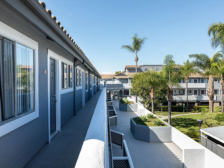 Emerald Ridge Apartments — Photo 16