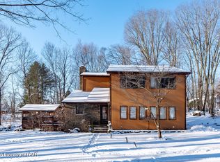 31 Hilltop Dr, Shavertown, PA 18708