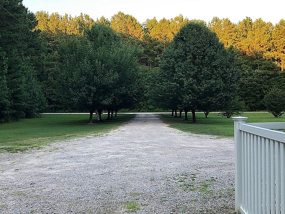 4th image of 12461 Foxwood Dr