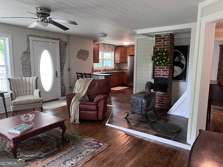 66 Logan Ln — Photo 3