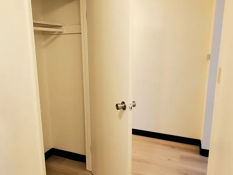 Fairview Apartments — Photo 16