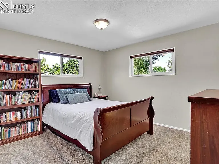 513 Rose Dr — Photo 16