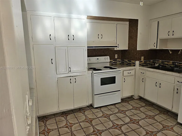 709 NE 4th Ct #6 — Photo 10