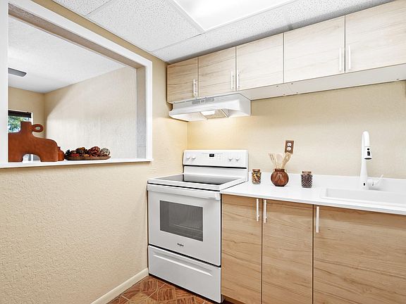 5th image of 9141 Sunrise Lakes Boulevard #205