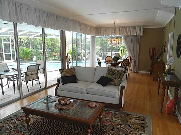 2nd image of 129 Oakwood Dr