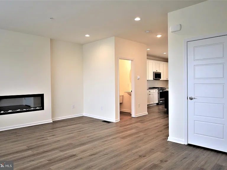 61 Becker Dr — Photo 5