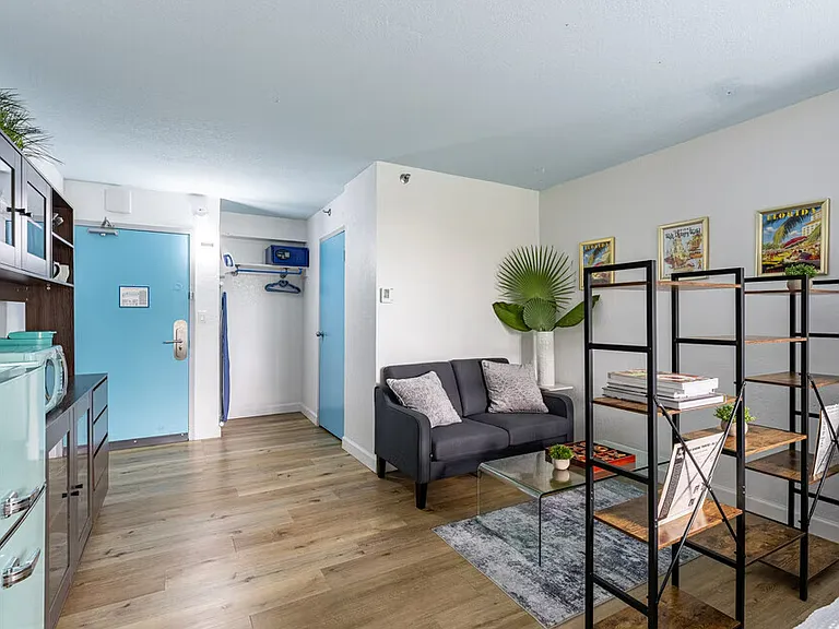 3501 Inverrary Blvd — Photo 2