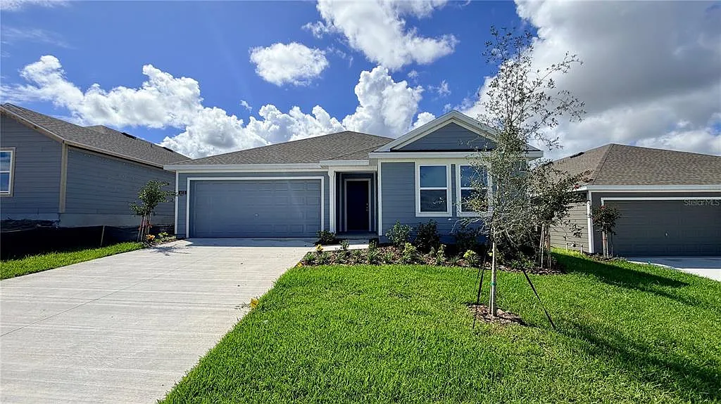 4 bed, 2.0 bath, 1733 sqft, $2,199 — Photo 1