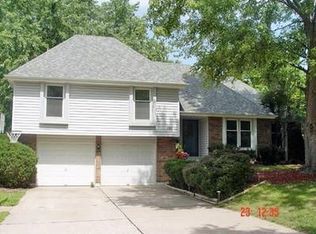 105 SE Lexington Cir, Blue Springs, MO 64014