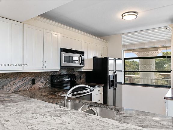 3rd image of 1719 Whitehall Dr APT 403