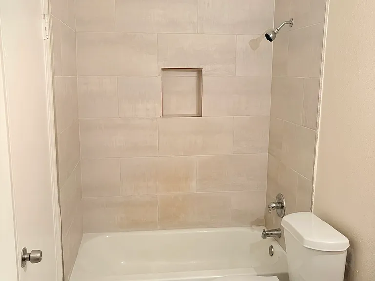 438 NW 3rd St #B — Photo 3