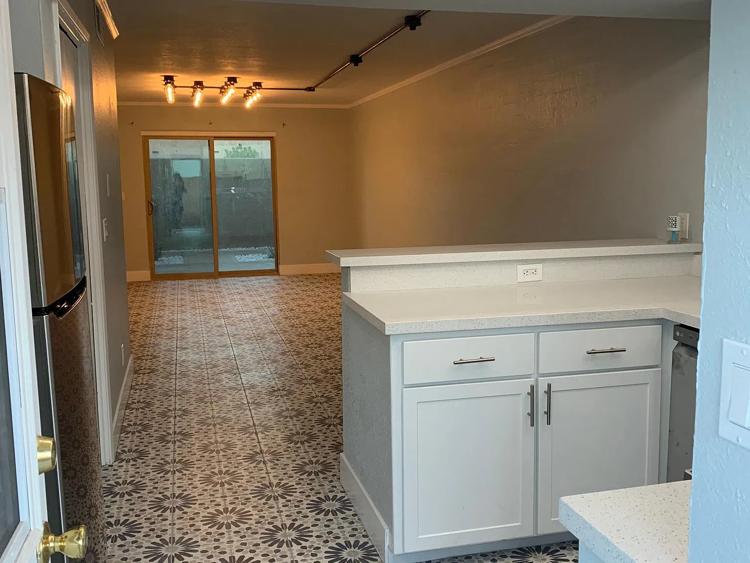 810 E Colter St — Photo 1