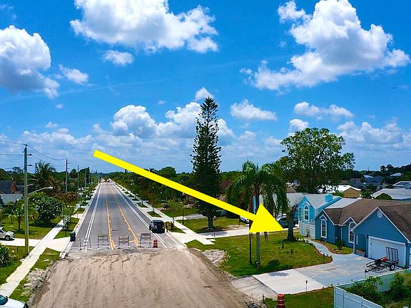 4th image of 2062 SE Floresta Drive