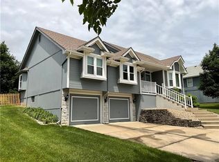 106 Wright Valley Rd, Smithville, MO 64068