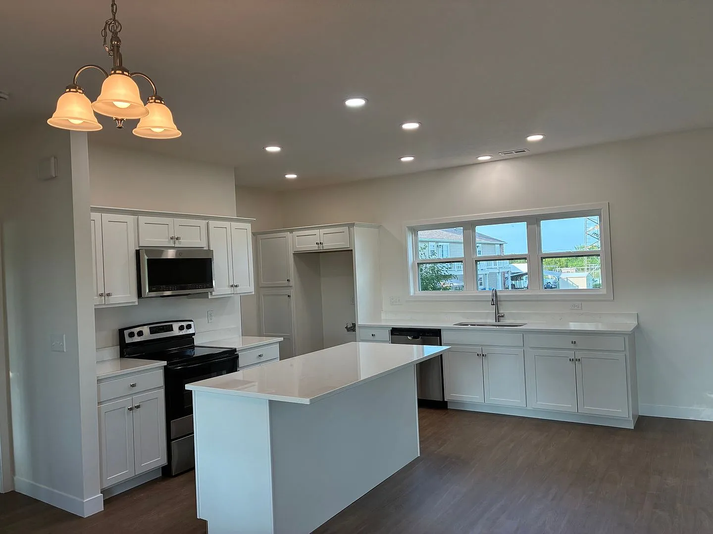 Available now! Brand New 3-Bedroom, 2-Bath House - McLean IL — Photo 2