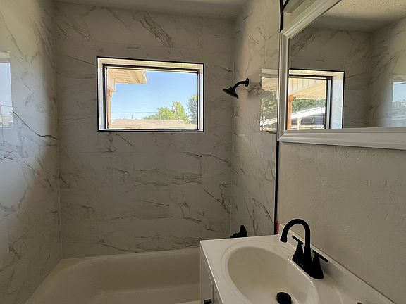 3rd image of 120 W Rose Dr #1