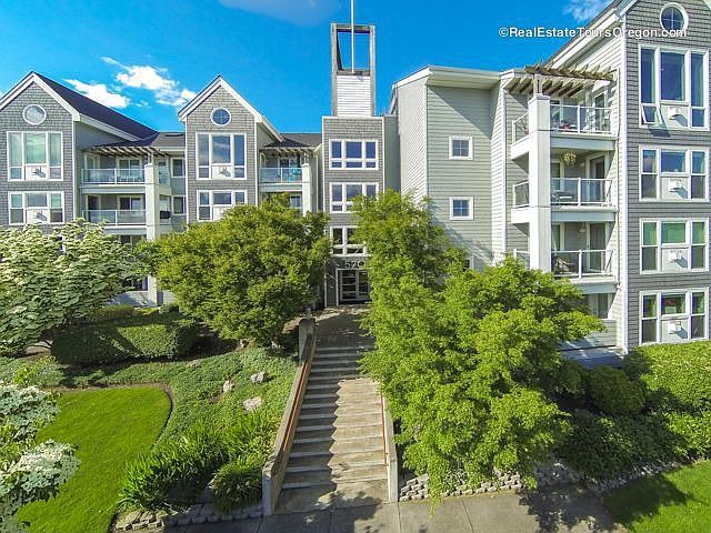 1st image of 520 SE Columbia River Dr APT 114