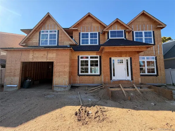 90 Grand Boulevard, Massapequa Park, NY 11762