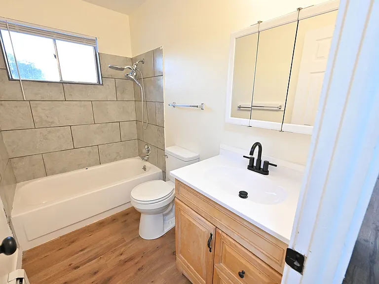 1074 Cedar Way #201 — Photo 9