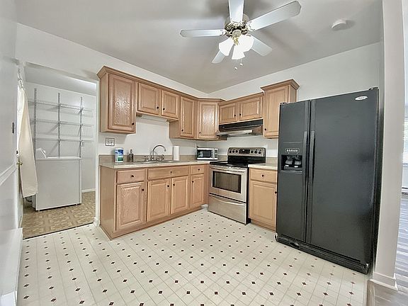 2nd image of 2221 Binford Ln