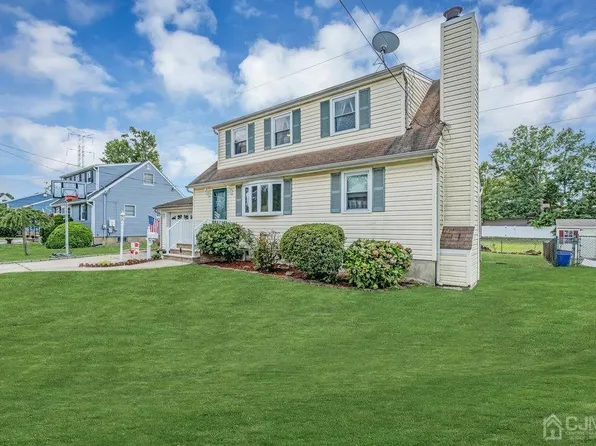 16 Deerwood Ave, Edison, NJ 08817