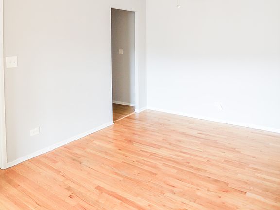4th image of 2828 N Cambridge Ave #426