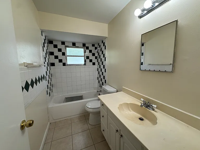 546 San Bernardino St — Photo 6