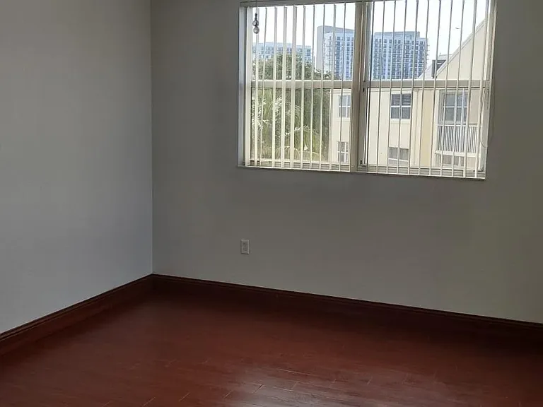 8215 Lake Dr #505 — Photo 13
