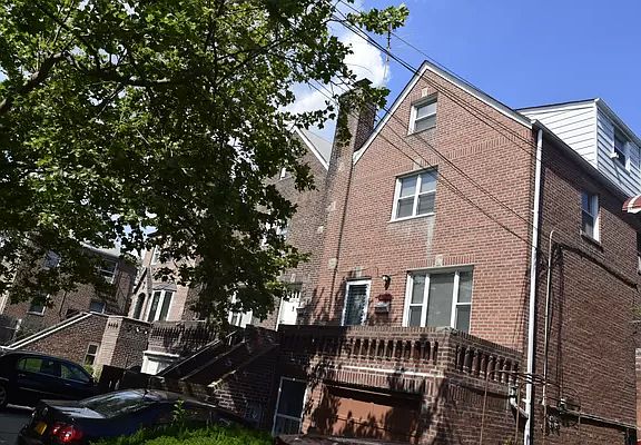 2nd image of 2444 Lurting Ave