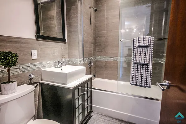 Rented by EXR | media 5