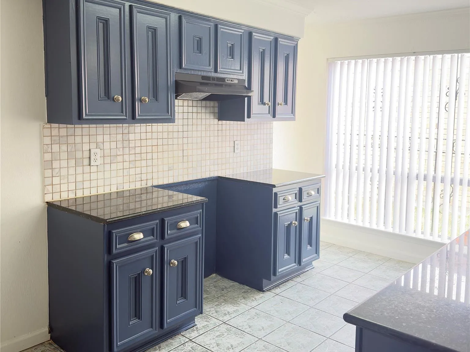 4 bed, 2.0 bath, 1679 sqft, $2,000 — Photo 3