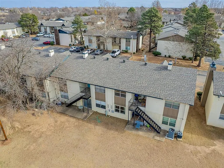 1703 E Lindsey St — Photo 44