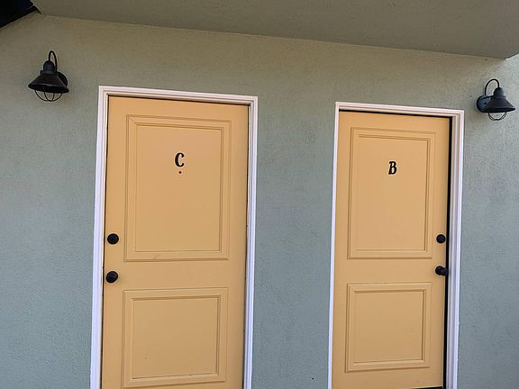 3rd image of 619 Mulberry Ave APT B