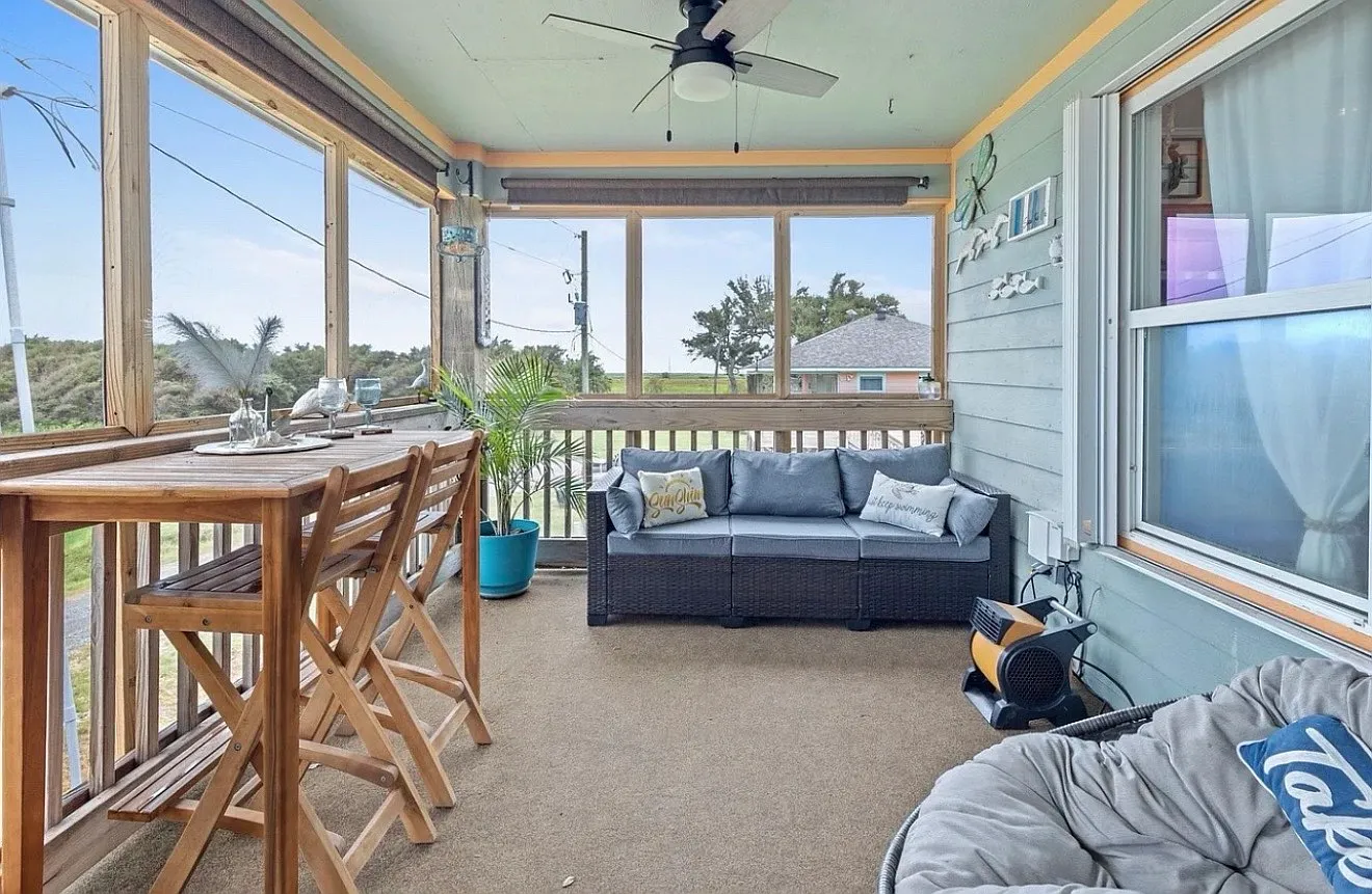2 bed, 1.5 bath, 928 sqft, $4,000 — Photo 2