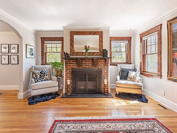 3rd image of 17 Essex St