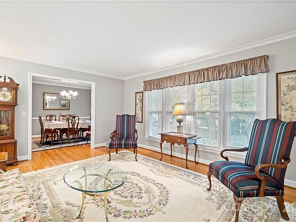 5th image of 1016 Court Dr