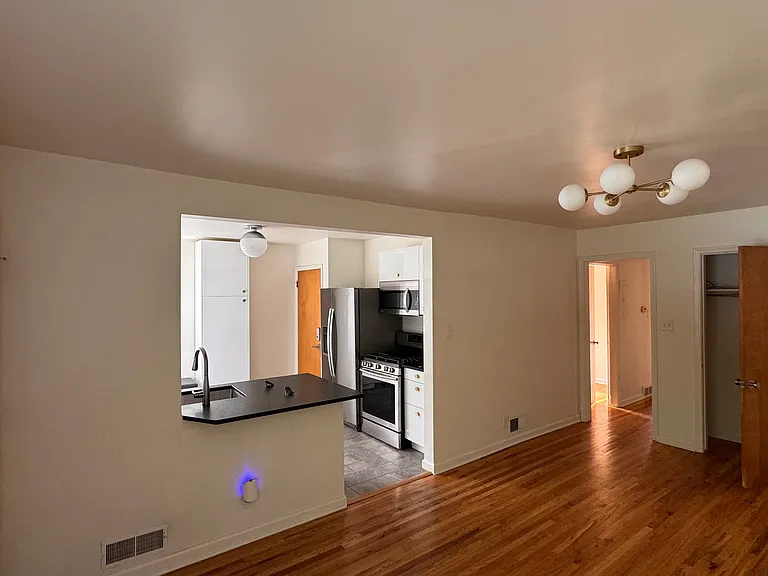 219 W 300 N — Photo 14
