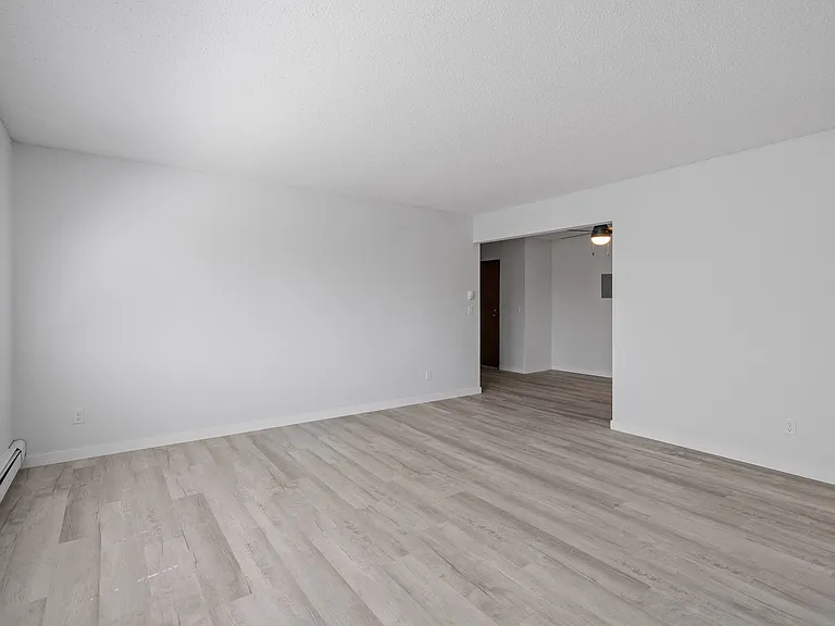 Cedar Square Apartments — Photo 12