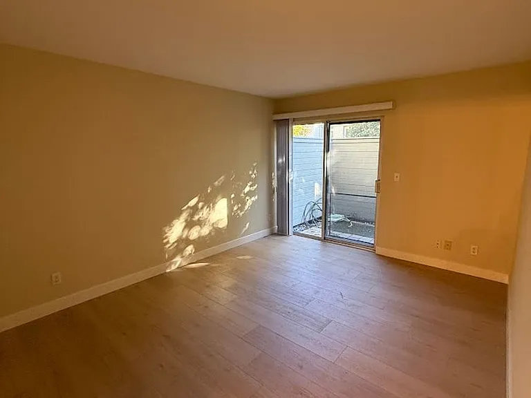 15766 Midwood Dr #4 — Photo 33