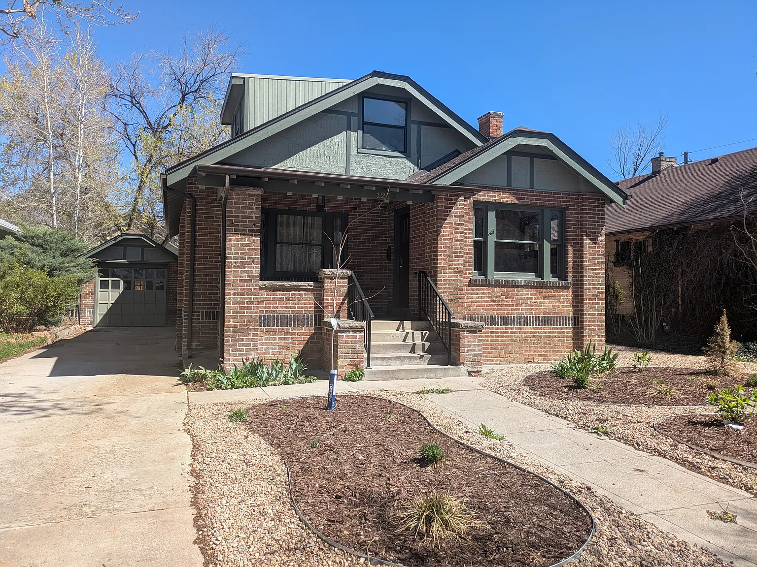 3 bed, 2304 sqft, $2,900 — Photo 1