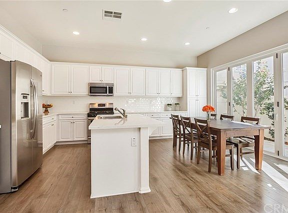 Light & bright kitchen