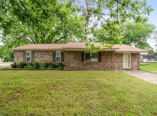 812 Angela Cir, Barling, AR 72923
