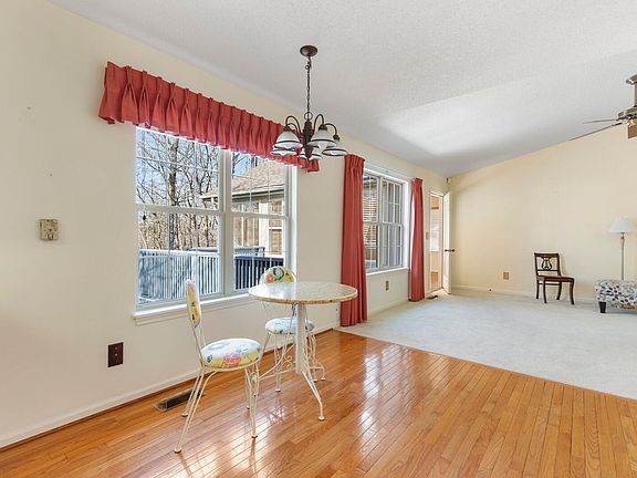 5th image of 130 Prescott Ln
