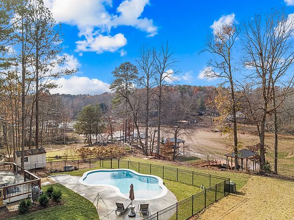 3rd image of 3623 Lake Bluff Dr