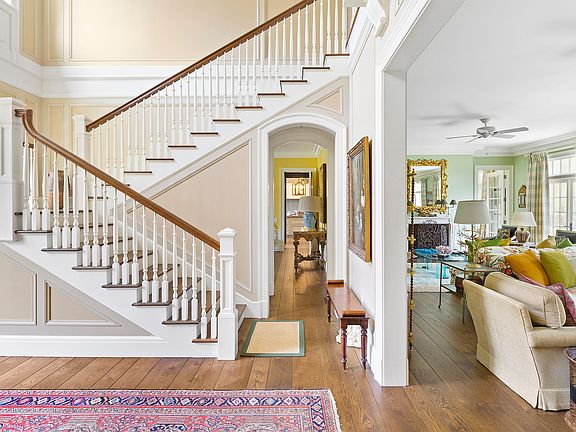 4th image of 540 Halsey Neck Ln