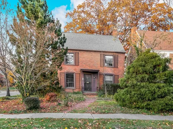 3777 Hillbrook Rd, University Heights, OH 44118