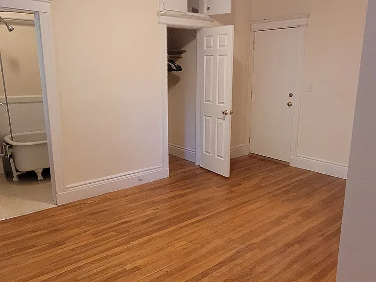 60 Queensberry St #2 — Photo 4