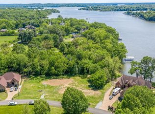 939 Lake Park Dr, Gallatin, TN 37066