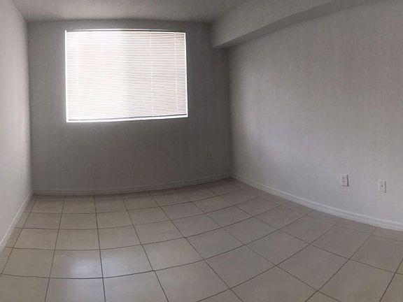 4th image of 13820 NE 3rd Ct #13770-102